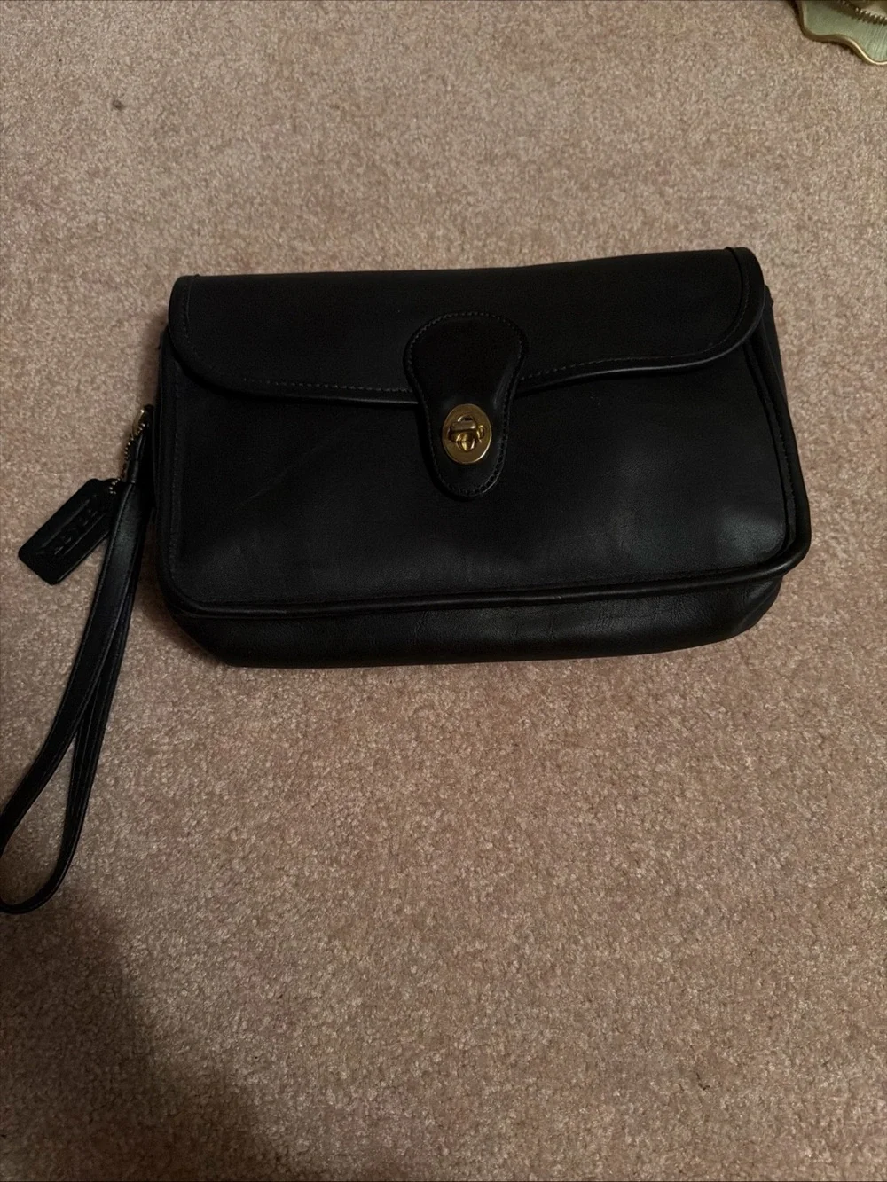 NWOT vintage black leather Coach wristlet features a classic a detachable strap